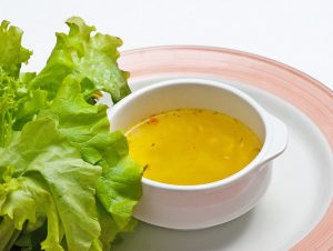 Fasten zum Abnehmen mit Suppe und Salat