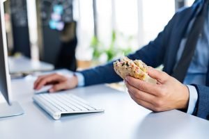 ungesund essen auf der Arbeit