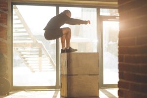 Plyometrisches Training: Box Jumps mit zwei Boxen