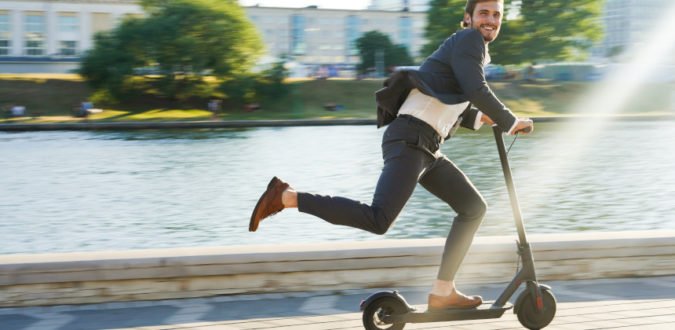 Mit dem Scooter abnehmen? Tipps, Trainingsplan und warum Tretroller gesund sind.